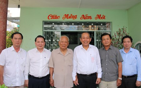 Phó Thủ tướng thăm nguyên lãnh đạo Đảng, Nhà nước và các gia đình chính sách